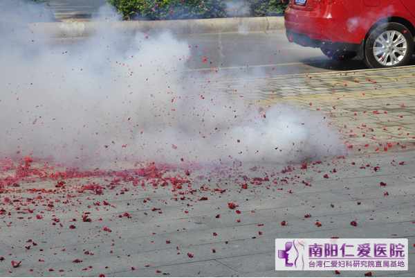 医患和谐书典范 天伦刮起锦旗风